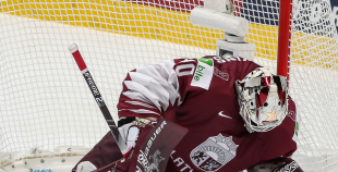 Latvijas hokeja izlase sīvā cīņā atzīst Krievijas valstsvienības pārākumu 