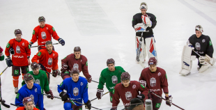 Latvijas nacionālā hokeja izlase aizvada pirmo kopīgo ledus treniņu