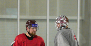 FOTO: Merzļikins un Latvijas hokeja izlases treniņš