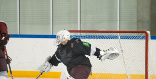 FOTO: Latvijas hokeja izlase gatavojas Pekinas olimpiskajām spēlēm