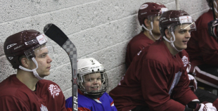 Hokeja diena: Jautrā un pozitīvā gaisotnē noslēdzies Latvijas izlases atklātais treniņš