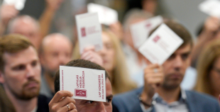 Aigars Kalvītis pārliecinoši ievēlēts par Latvijas Hokeja federācijas prezidentu