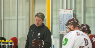 FOTO: Latvijas hokeja izlase gatavojas Pekinas olimpiskajām spēlēm