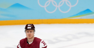 Latvija hokeja izlase sīvā cīņā atzīst Somijas pārākumu