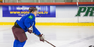 Latvijas nacionālā hokeja izlase aizvada pirmo kopīgo ledus treniņu