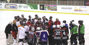 Hokeja diena: Jautrā un pozitīvā gaisotnē noslēdzies Latvijas izlases atklātais treniņš