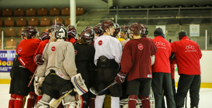 FOTO: U-20 izlases pirmdienas ledus treniņš "Volvo" ledus hallē 