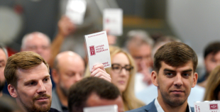 Aigars Kalvītis pārliecinoši ievēlēts par Latvijas Hokeja federācijas prezidentu