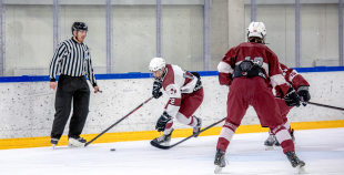 Uz oriģinālā izmēra laukumiem aizvadīti pirmie 3 pret 3 ledus treniņi