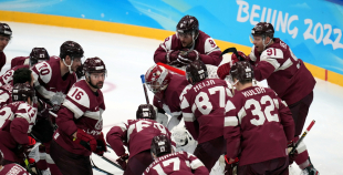 Latvija hokeja izlase sīvā cīņā atzīst Somijas pārākumu