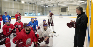 FOTO: Merzļikins un Latvijas hokeja izlases treniņš