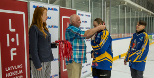 FOTO: Apbalvotas LBJČH labākās komandas un rezultatīvākie spēlētāji