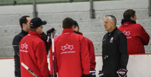 Piektdienas treniņā izlases rindas papildina vairāki līderi