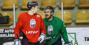 Piektdienas treniņā izlases rindas papildina vairāki līderi