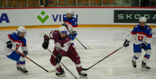 Latvijas sieviešu izlase Pasaules čempionāta atklāšanas mačā piekāpjas Slovākijai