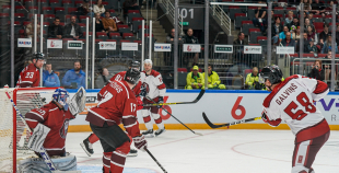 Hokeja leģendu spēles pamatlaiks noslēdzas ar draudzīgu neizšķirtu