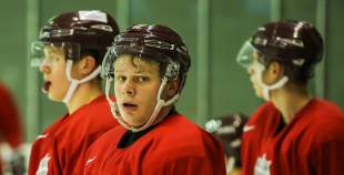 FOTO: U-20 izlases pirmdienas ledus treniņš "Volvo" ledus hallē 