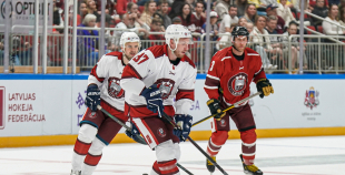 Hokeja leģendu spēles pamatlaiks noslēdzas ar draudzīgu neizšķirtu