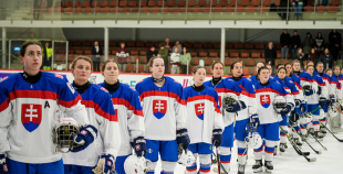 Latvijas sieviešu izlase Pasaules čempionāta atklāšanas mačā piekāpjas Slovākijai