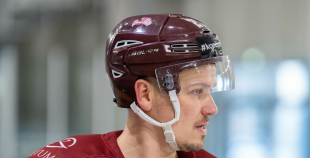 FOTO: Latvijas hokeja izlase gatavojas Pekinas olimpiskajām spēlēm