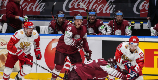 Latvijas hokeja izlase sīvā cīņā atzīst Krievijas valstsvienības pārākumu 