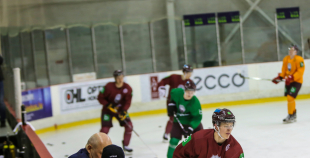 FOTO: Latvijas hokeja izlase aizvada pirmo treniņu gatavojoties pasaules čempionātam