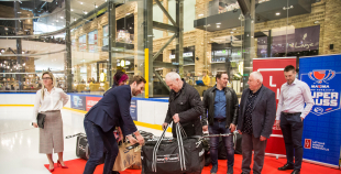 FOTO: Atklāta Latvijas jauno hokeja vārtsargu atbalsta programma