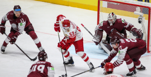 Latvijas hokeja izlase sīvā cīņā atzīst Krievijas valstsvienības pārākumu 