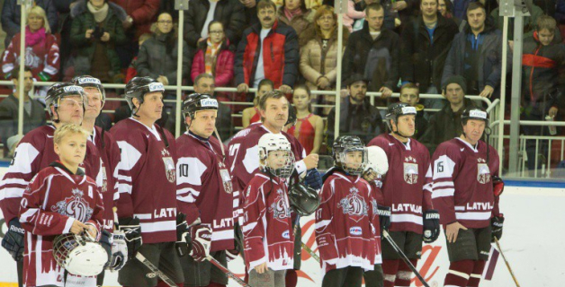 2016 Latvijas hokeja veterāni atzīst Krievijas leģendu pārākumu