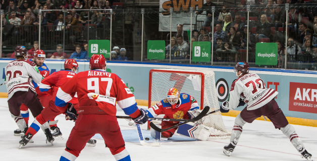 Latvijas hokeja izlase aizraujošā mačā piekāpjas Krievijas valstsvienībai 