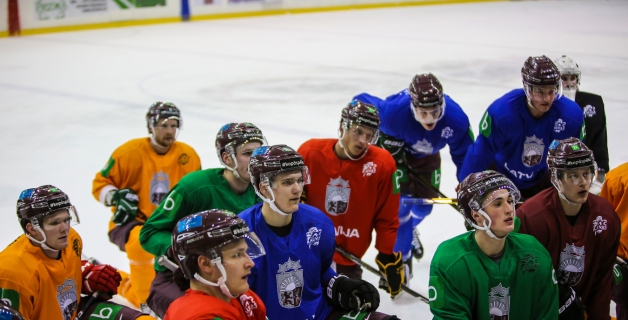 FOTO: Latvijas hokeja izlase aizvada pirmo treniņu gatavojoties pasaules čempionātam