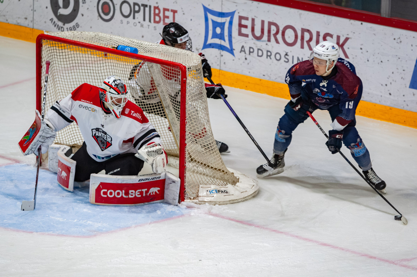 Čempionu piecdesmit tukšie metieni