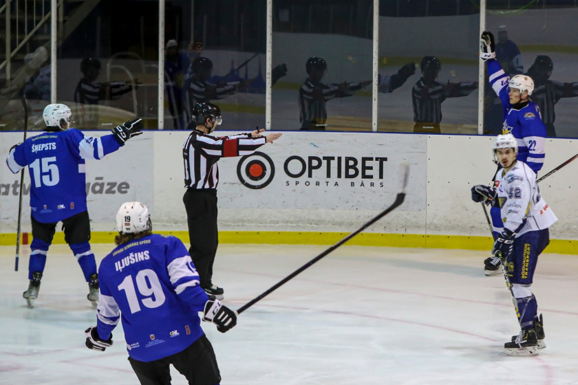 Rīgas puikas dāvina Sorokinam pamatīgu rokenrolu